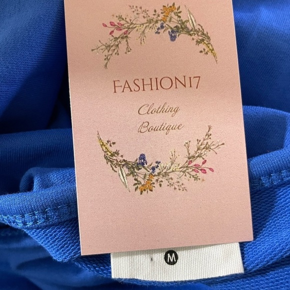 Women’s Blue Dress Shirt
New - Picture 7 of 7